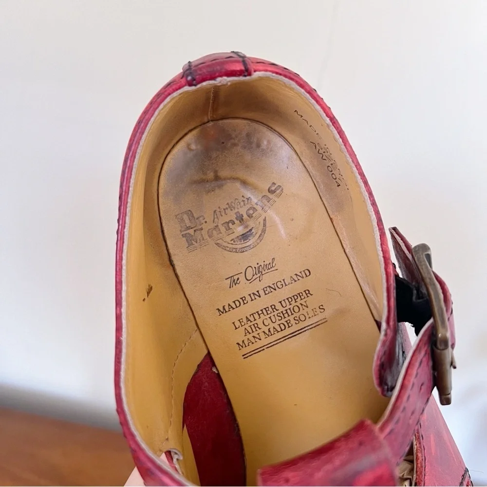 Dr Martens • vintage 8251 t-strap mary janes cutout sandals red leather England - Picture 4 of 10